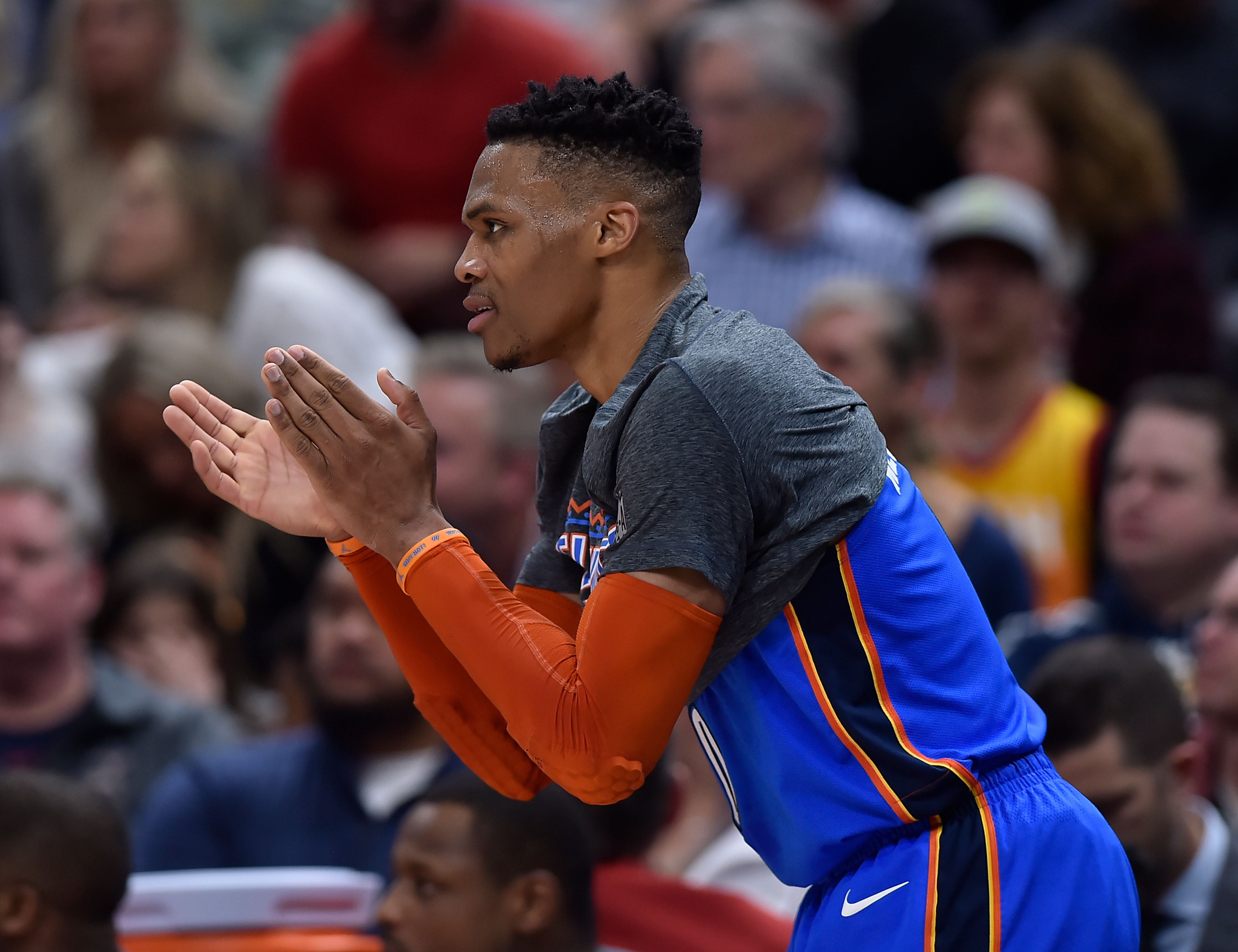 高效全能！阿门半场10中7拿到14分7板7助2断 正负值+23.